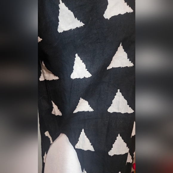 NAYO Black Printed Kurta With Hanging Pompom Detail. Size Medium - Picture 6 of 12